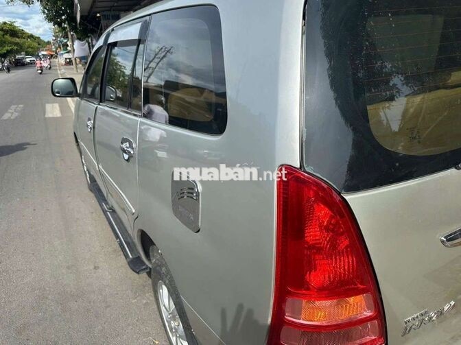 Toyota Innova 7 chỗ Số sàn Bạc