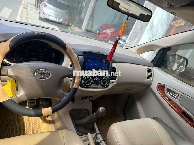 Toyota Innova 7 chỗ Số sàn Bạc