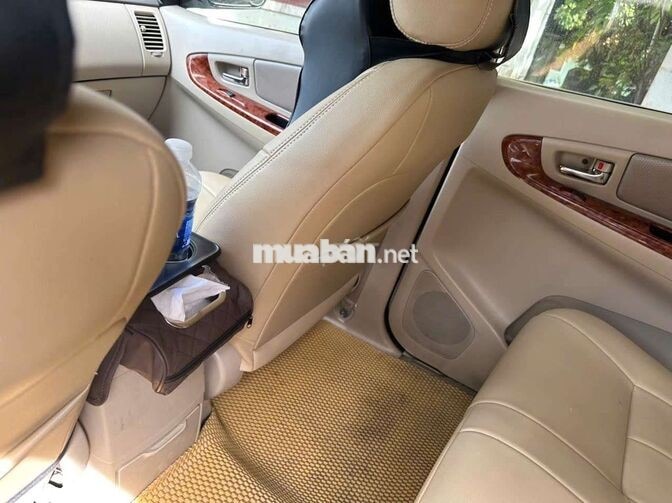 Toyota Innova 7 chỗ Số sàn Bạc