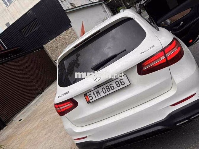 Mercedes GLC250 4matic 2020 Trắng 90000 km