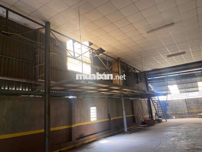 cần cho thuê kho xưởng mặt tiền ql 50,ngay cầu vượt