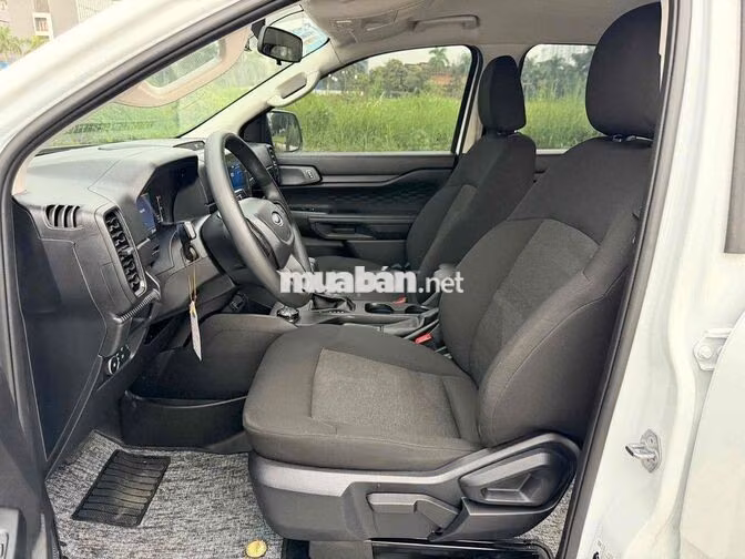 Ford Ranger XLS 2025 2.0L 4x4 AT Trắng sơn zin100%