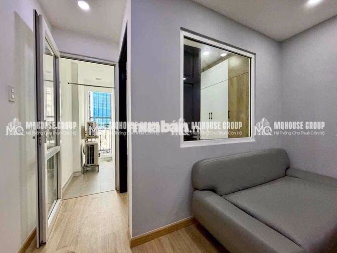 CHDV full nội thất 1pn ban công, cửa sổ máy giặt riêng ngay sân bay