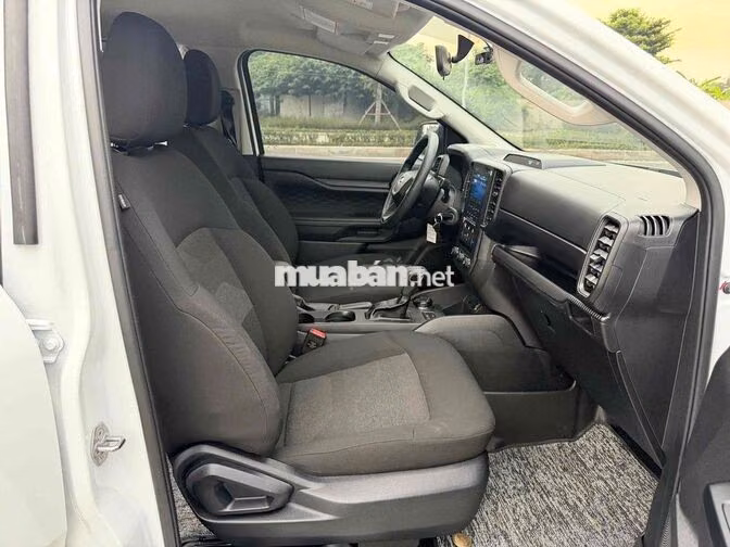 Ford Ranger XLS 2025 2.0L 4x4 AT Trắng sơn zin100%