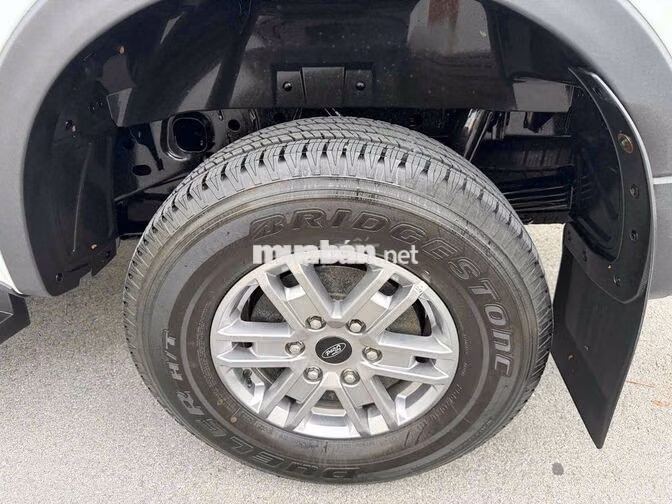 Ford Ranger XLS 2025 2.0L 4x4 AT Trắng sơn zin100%