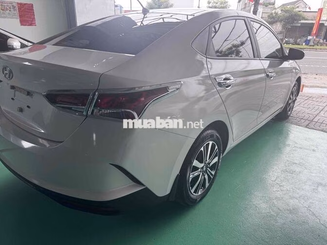 Hyundai Accent Trắng Số sàn
