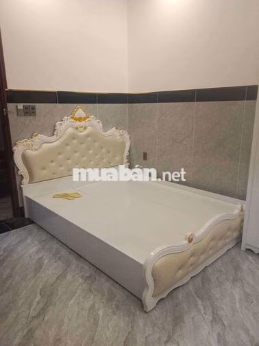 Khách sạn xây mới trong chợ đầu mối mặt tiền nhựa