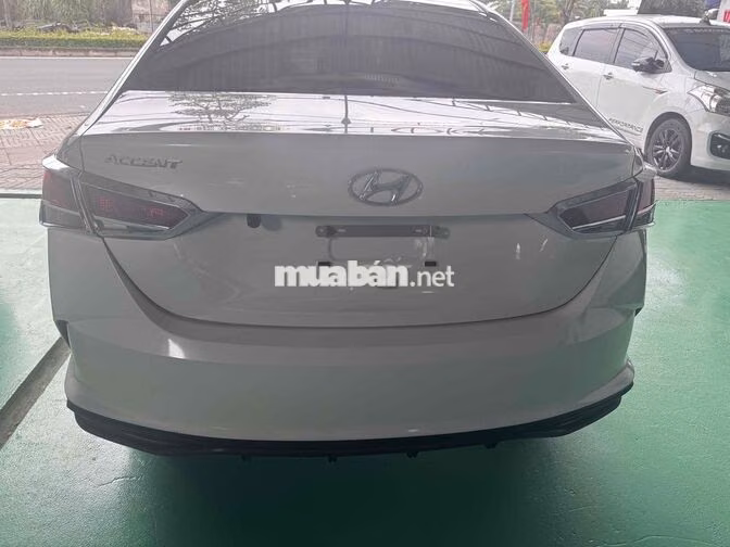 Hyundai Accent Trắng Số sàn