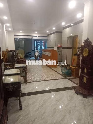 Khách sạn xây mới trong chợ đầu mối mặt tiền nhựa