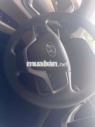 Hyundai Accent Trắng Số sàn