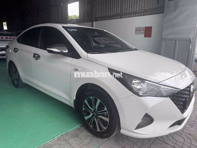Hyundai Accent Trắng Số sàn