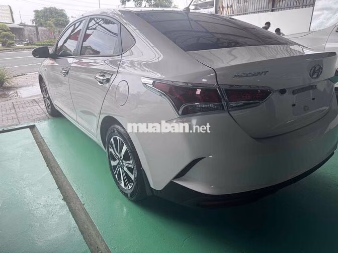 Hyundai Accent Trắng Số sàn