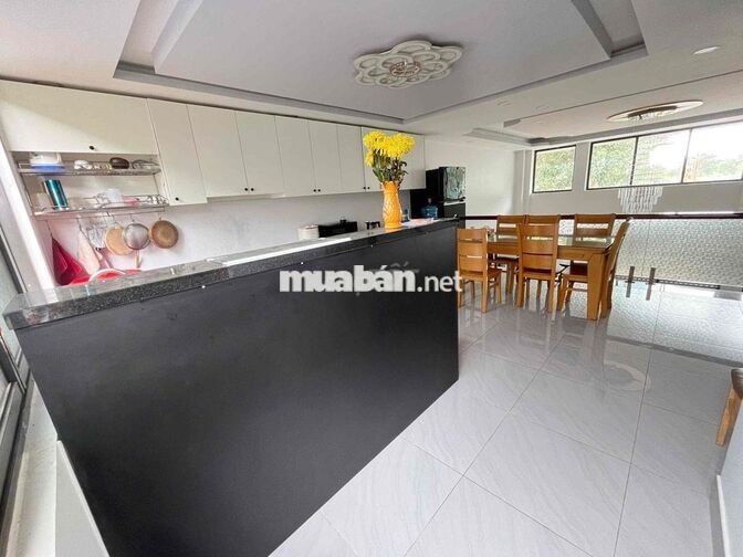 Bán Shophouse 224m2 đối diện căn hộ đang xây full nội thất giá 6 tỷ