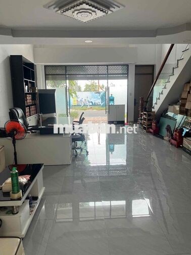 Bán Shophouse 224m2 đối diện căn hộ đang xây full nội thất giá 6 tỷ