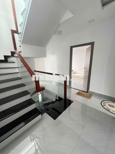 Bán Shophouse 224m2 đối diện căn hộ đang xây full nội thất giá 6 tỷ