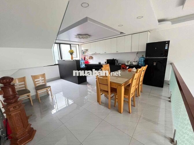 Bán Shophouse 224m2 đối diện căn hộ đang xây full nội thất giá 6 tỷ