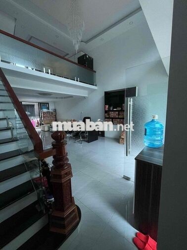 Bán Shophouse 224m2 đối diện căn hộ đang xây full nội thất giá 6 tỷ