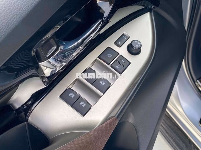 Toyota Innova 2.0G 2022 Bạc 50.000km