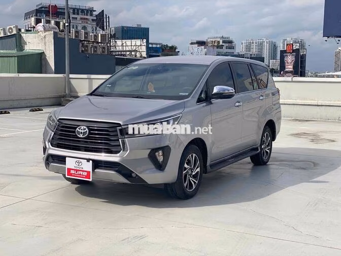 Toyota Innova 2.0G 2022 Bạc 50.000km