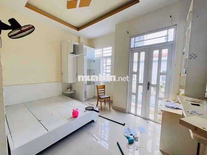 Nhà sổ sẵn công chứng sang tên nhà 3 tầng 4 phòng ngủ