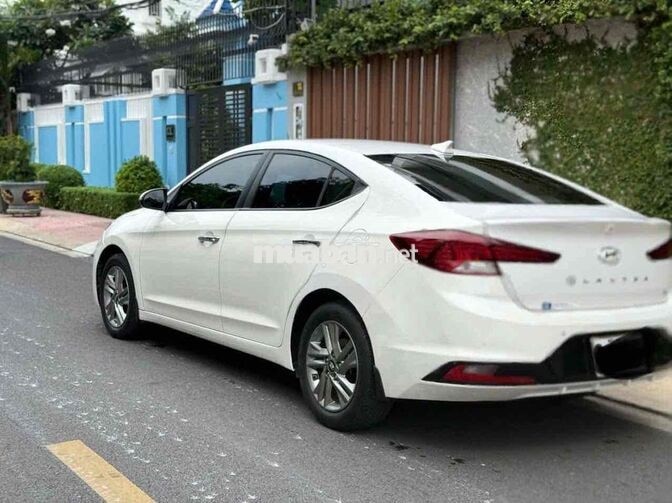 Hyundai Elantra 2021 Số tự động Trắng