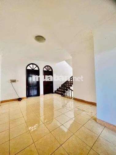 Cho Thuê Nguyên Căn Biệt Thự DT 500m2 1Trệt 2Lầu 5Pn 5Wc Hồ Bơi Tenic