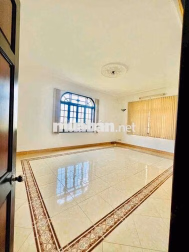 Cho Thuê Nguyên Căn Biệt Thự DT 500m2 1Trệt 2Lầu 5Pn 5Wc Hồ Bơi Tenic