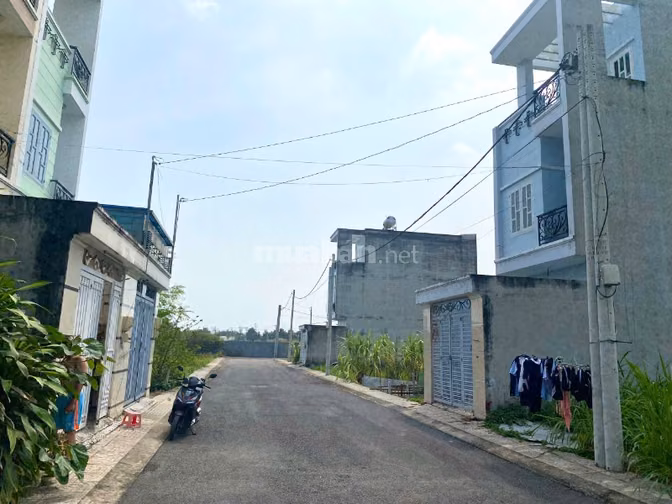 Tôi chính chủ, cần bán 1 Miếng đất ở đường Trường Lưu, Q.9 cũ