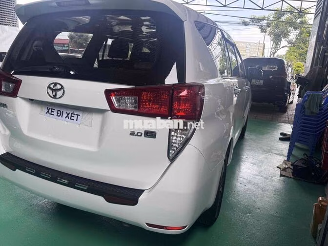 Toyota Innova 2.0E Trắng 7 chỗ Xăng
