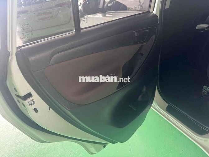 Toyota Innova 2.0E Trắng 7 chỗ Xăng