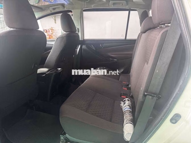 Toyota Innova 2.0E Trắng 7 chỗ Xăng