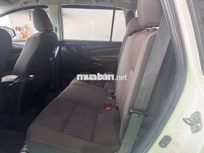 Toyota Innova 2.0E Trắng 7 chỗ Xăng
