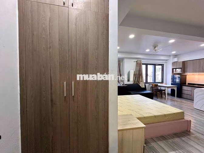 STUDIO MÁY GIẶT RIÊNG THANG MÁY NGAY UEH HUFLIT BÁCH KHOA