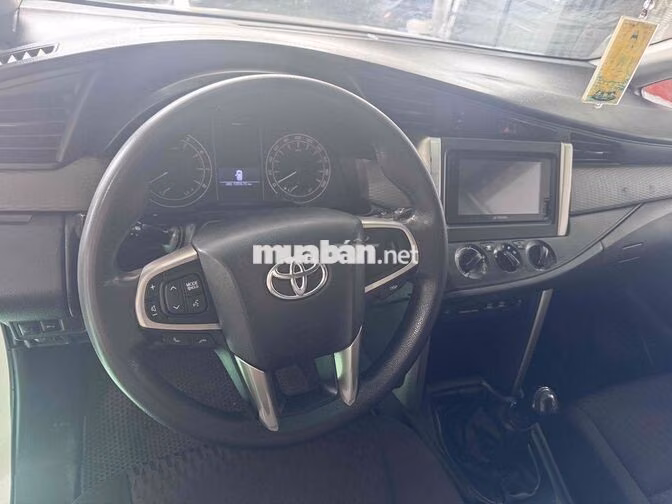 Toyota Innova 2.0E Trắng 7 chỗ Xăng
