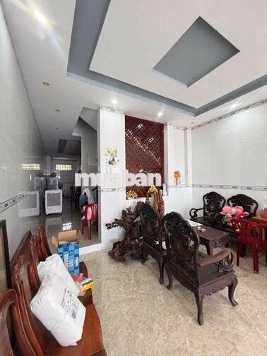 Nhà lầu mới đẹp 3 phòng KDC Long Thịnh
