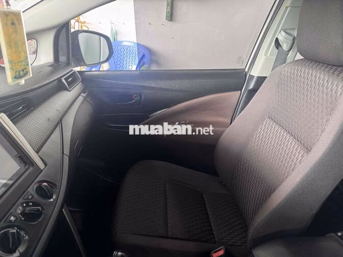 Toyota Innova 2.0E Trắng 7 chỗ Xăng