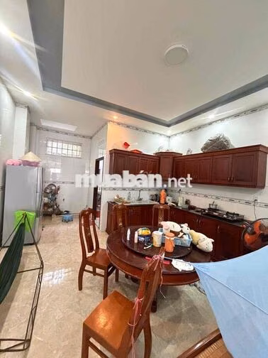 Nhà lầu mới đẹp 3 phòng KDC Long Thịnh