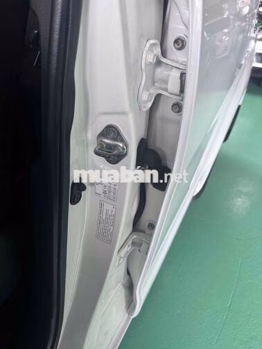 Toyota Innova 2.0E Trắng 7 chỗ Xăng