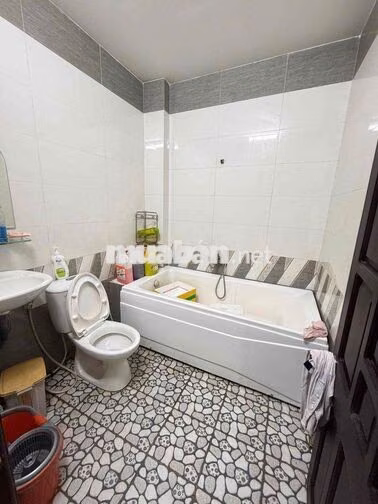 Nhà lầu mới đẹp 3 phòng KDC Long Thịnh