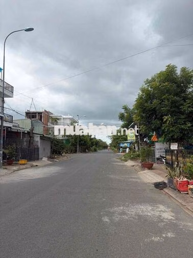 Nhà lầu mới đẹp 3 phòng KDC Long Thịnh