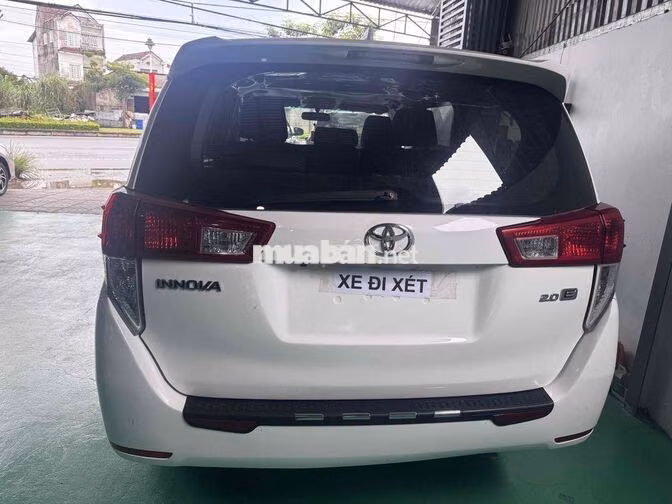 Toyota Innova 2.0E Trắng 7 chỗ Xăng