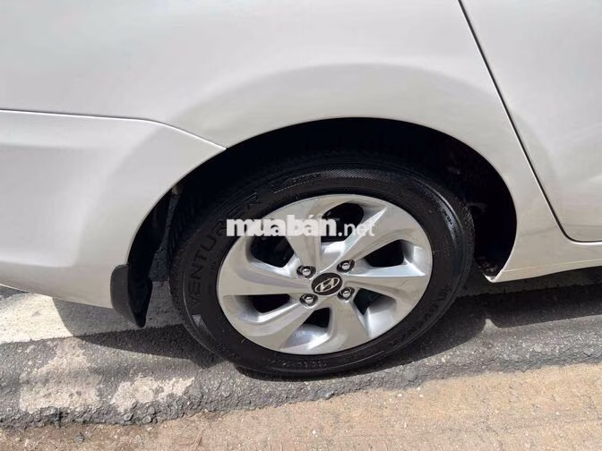 Hyundai i10 2017 sedan Số tự động Trắng