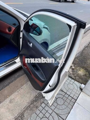 Hyundai i10 2017 sedan Số tự động Trắng