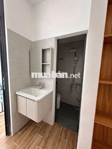 Nhà nguyên căn đường 3 tháng 2, 2PN full nội thất 11tr