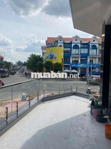 cho thuê nhà căn gốc đường D1 khu dân cư himlam Quận 7