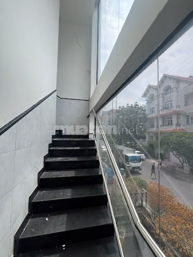 Cho thuê biệt thự góc đường Nguyễn Thị Thập khu Him Lam Q7 