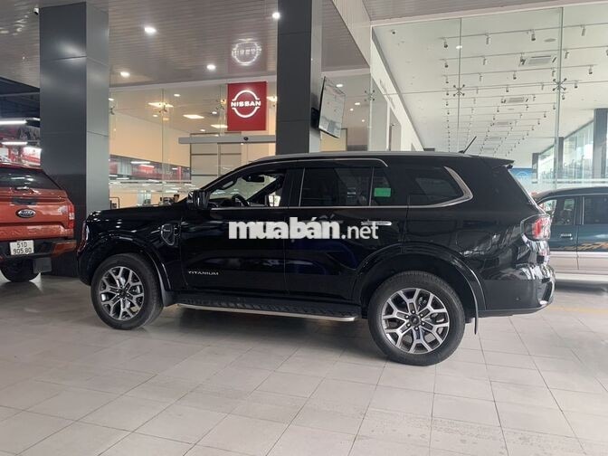Ford Everest Bi-Turbo Titanium 2 cầu 2023 Đen
