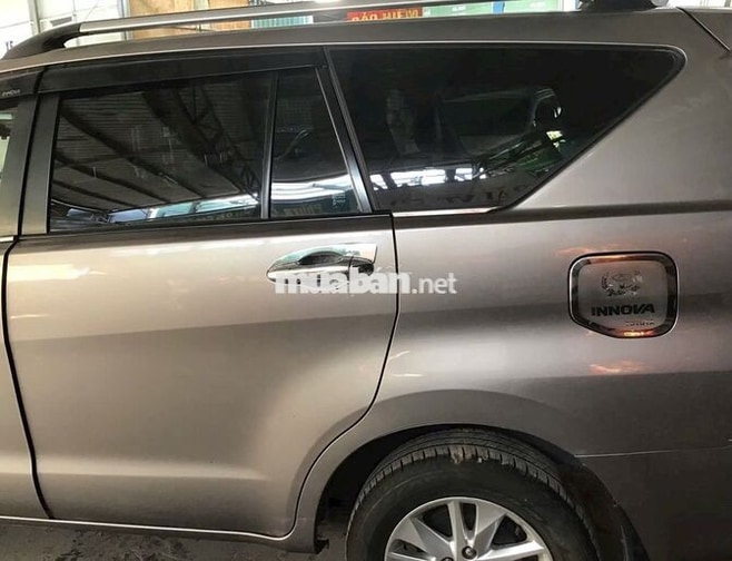 Toyota Innova 2017 8 chỗ màu Nâu