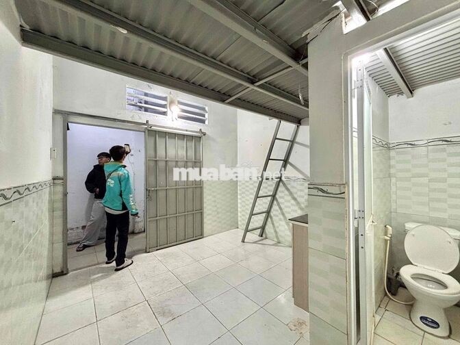 PHÒNG GÁC SINH VIÊN DÃY TRỆT ngay TRƯỜNG CHINH, gần VOV