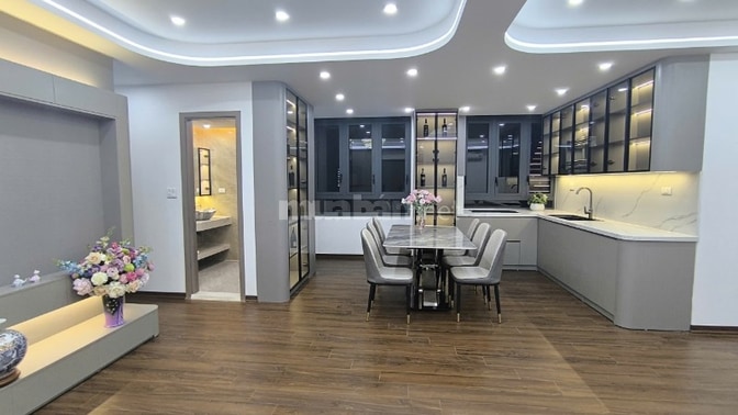 Bán căn hộ 4PN, Tòa Mễ Trì Hạ, 120m2, góc, nhà đẹp- Giá 7,9 tỷ.